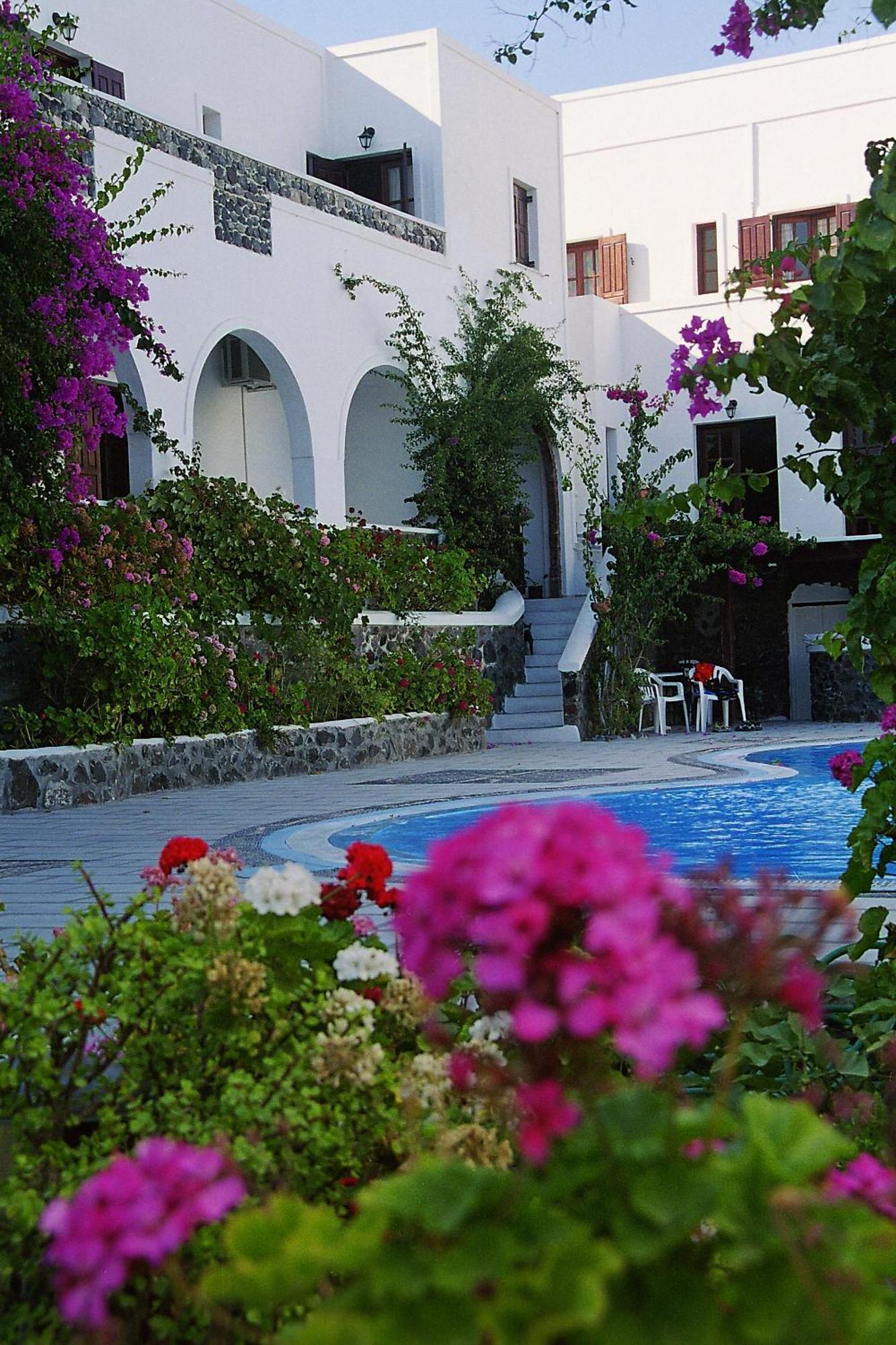 Hotel New Haroula Fira (Santorini)